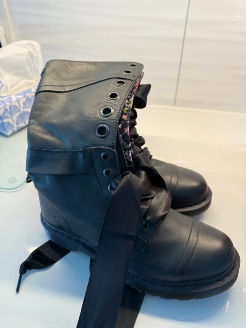 Aimilta Dr. Marten Boots - Picture 1 of 5